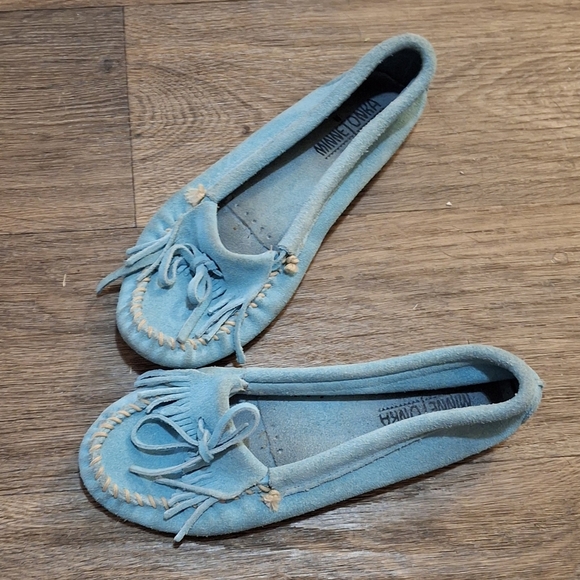 Minnetonka Moccasin Thread Suede Slip-On Comfort Shoes. - Picture 6 of 13